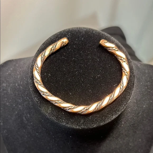 Twisted adjustable solid Copper Cuff Bracelet - Picture 3 of 4